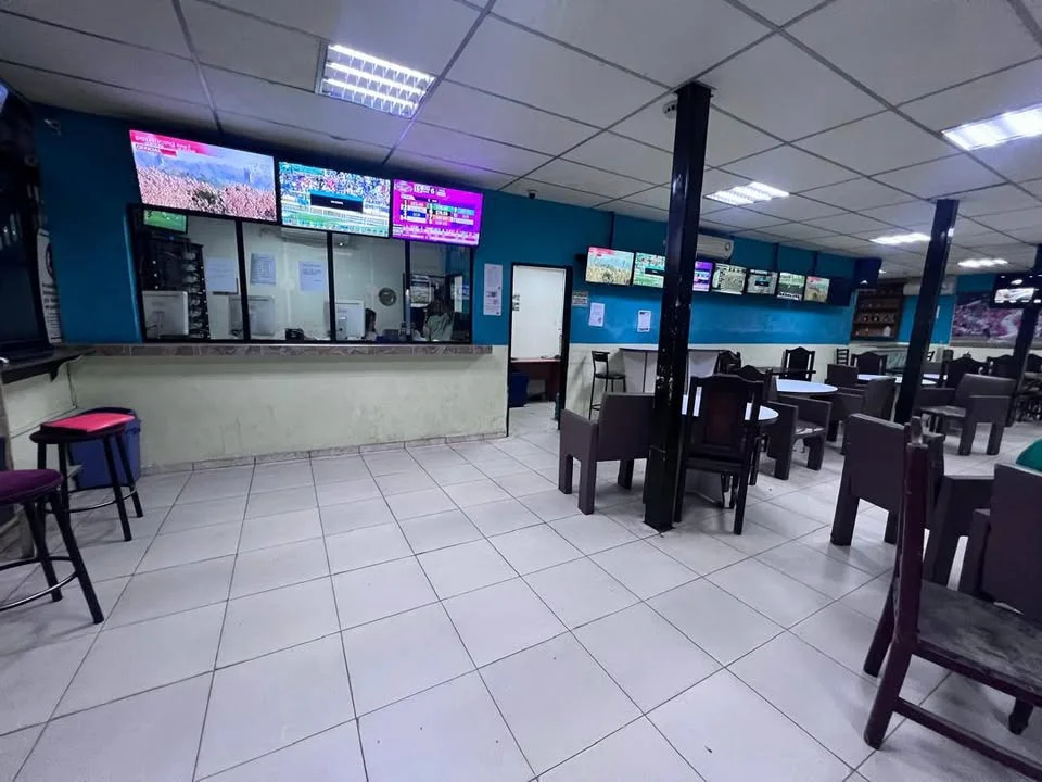 Edificio Comercial: Oficina en Santa Rosa en Santa Rosa, Venezuela