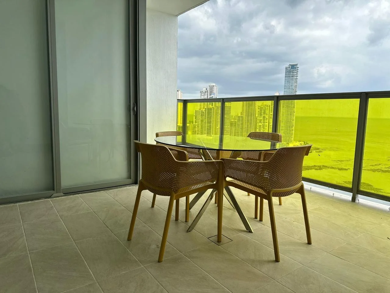 SE ALQUILA HERMOSO APARTAMENTO EN PH YOO, AVENIDA BALBOA en Panamá, Panamá