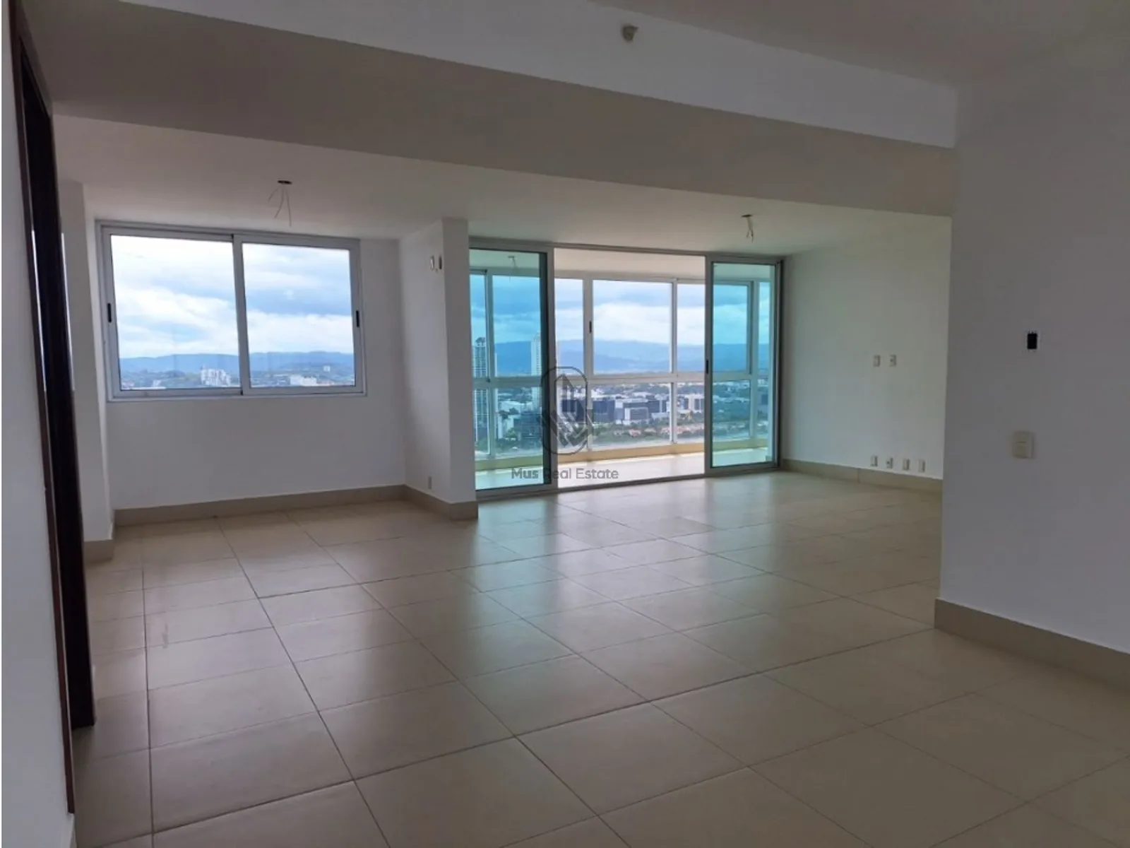 Venta de apartamento en PH Breeze - Costa del Este - Piso Alto - DG en Ciudad de Panamá, Panamá