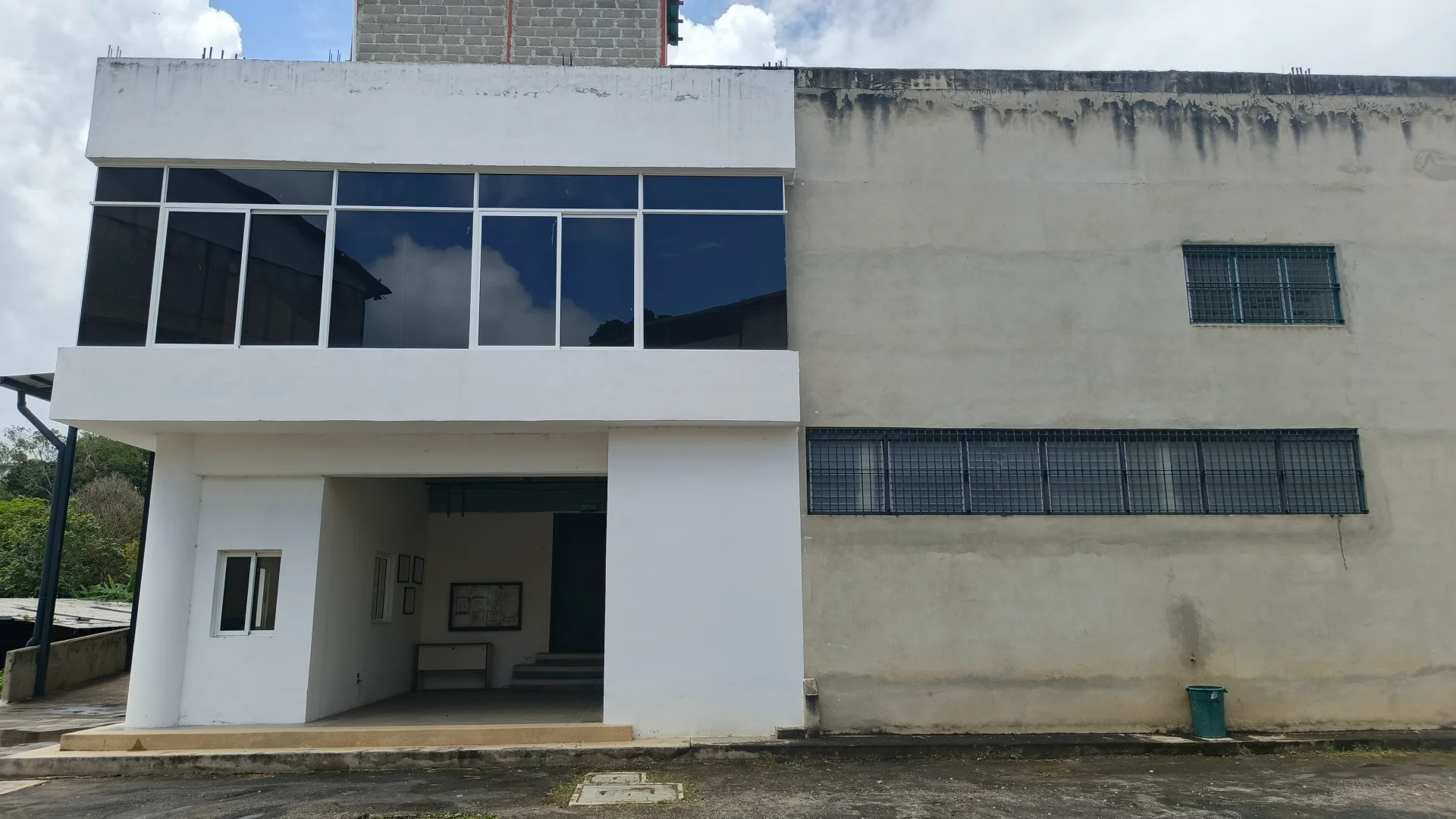 Venta de Edificio Industrial con fondo de Comercio en Los teques, Venezuela