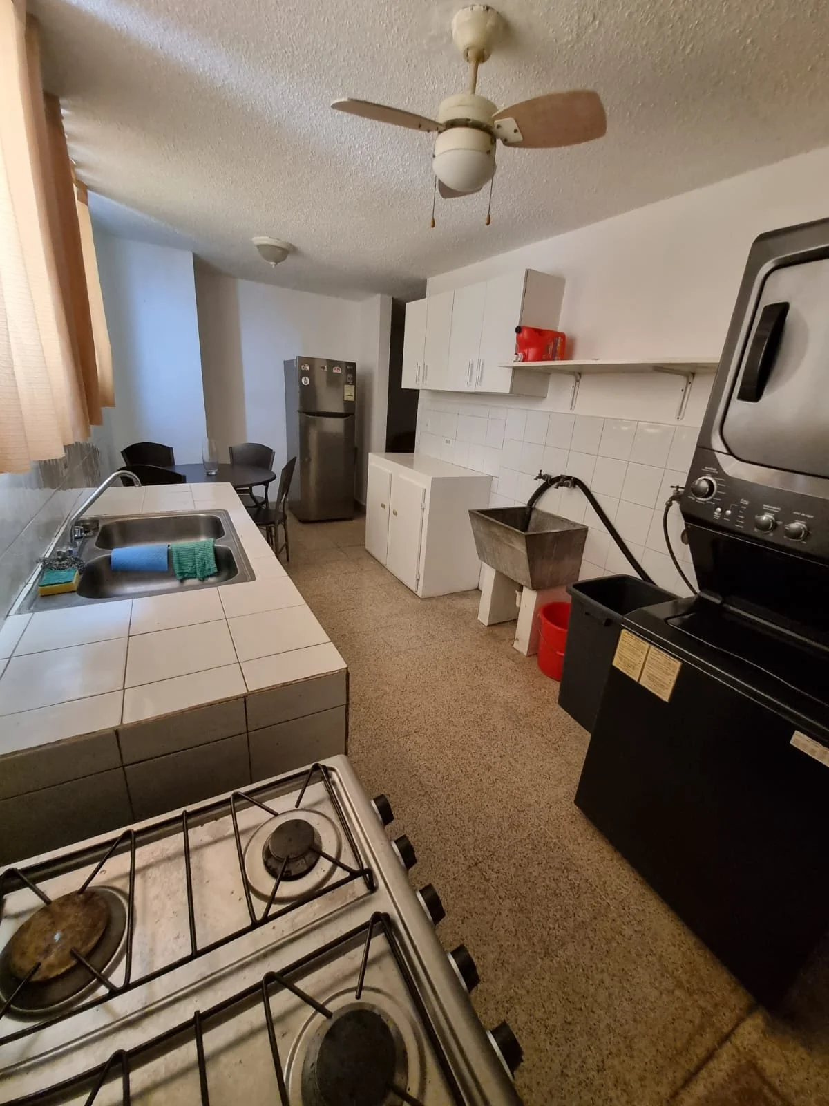 Se Alquila Apartamento de 4 Habitaciones en Vía Argentina en Ciudad de Panamá, Panamá