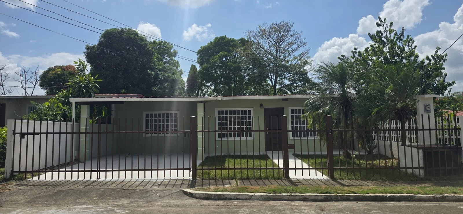 Moderna Casa en La Constancia remodelada con terreno exclusivo de 520m2 en Panama Oeste, Panamá