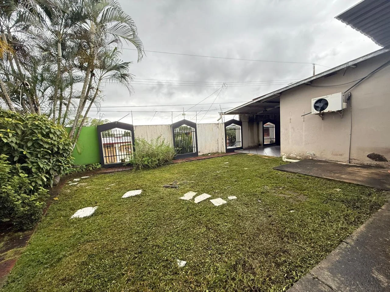 REMATE BANCARIO: Se Vende Casa en Praderas del Rocio, Las Cumbres en Ciudad de Panamá, Panamá