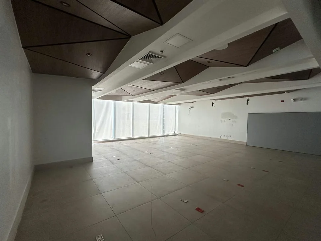 REMATE BANCARIO: VENTA DE OFICINAS EN OBARRIO-PISO COMPLETO en Ciudad de Panamá, Panamá