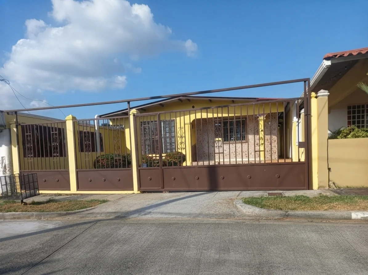 Residencial Muy Tranquila y Segura: Casa de 240 m² en Urbanización Parques del Oeste en Panama Oeste, Panamá
