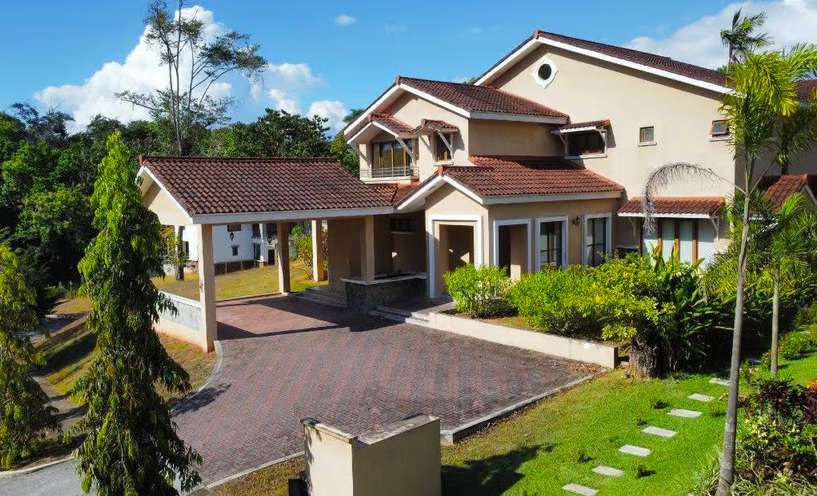 Los Senderos: Casa Dúplex de 4 Habitaciones en Clayton en Ciudad de Panamá, Panamá
