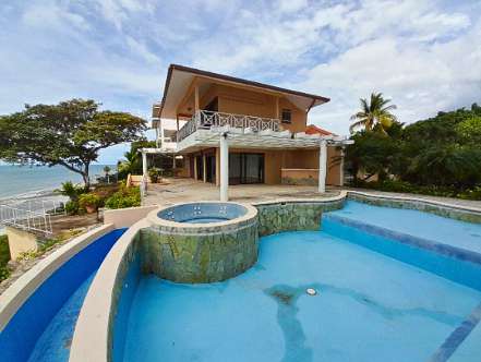 Playa Corona: Casa Frente al Mar de 4 Habitaciones en San Carlos, Panamá