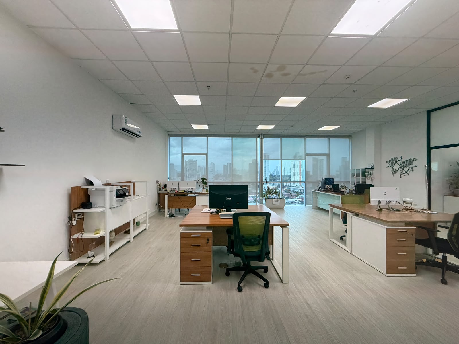Oficina Remodelada en Venta en PH Brasil 405, Vía Brasil, San Francisco | LH en Ciudad de Panamá, Panamá