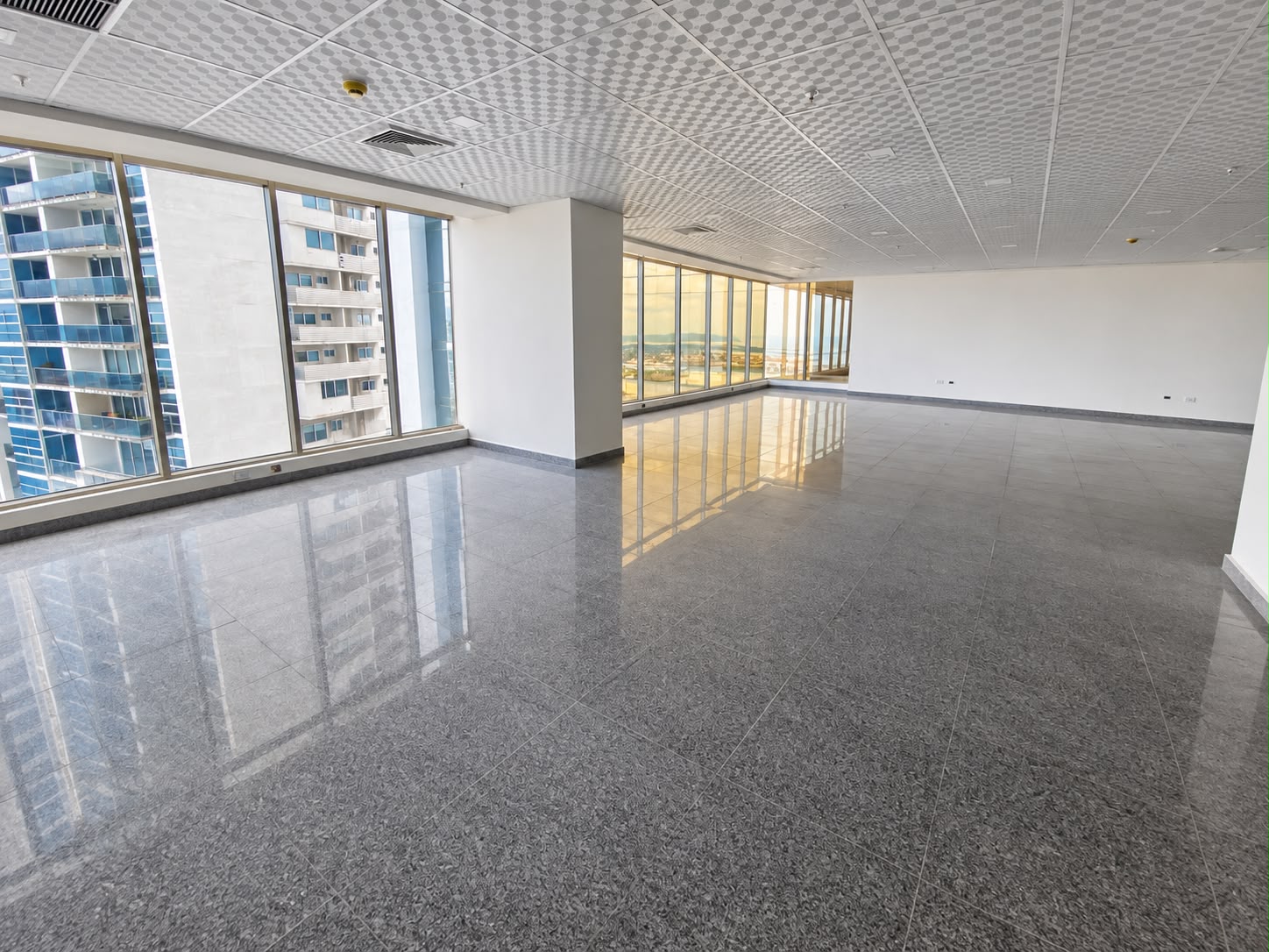 Oficina en Venta con Vista al Mar y a la Ciudad en Torre BICSA, Avenida Balboa | LH en Ciudad de Panamá, Panamá