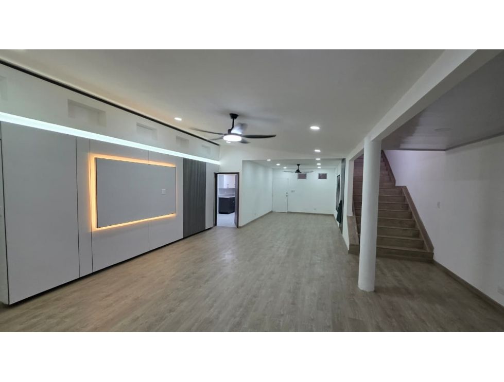 Venta de Casa Remodelada en Brisas del Golf - SG en San Miguelito, Panamá