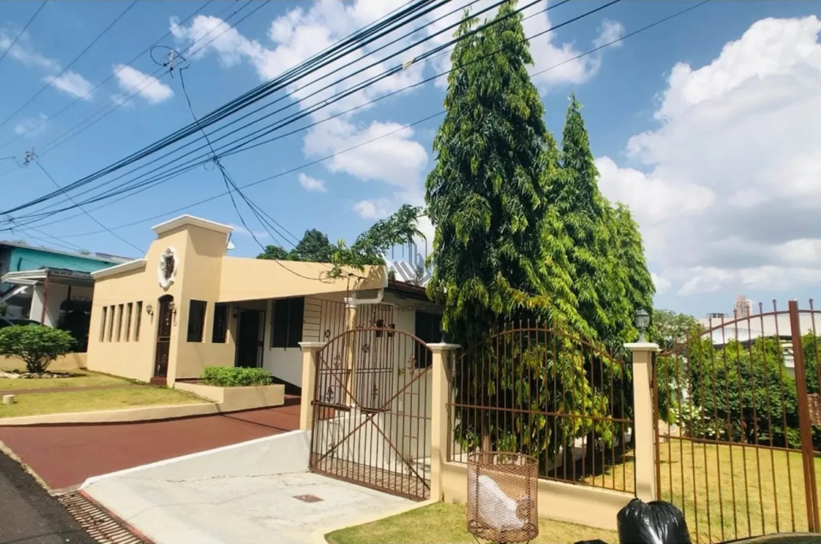 Casa Residencial de 2 Niveles en Venta – Urb. Club X, Betania | DC en Ciudad de Panamá, Panamá