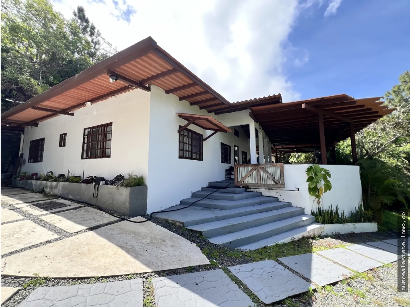 VENTA DE TERRENO CON CASA EN CHICA DE CHAME / SAN CARLOS - S.G. en Chame, Panamá