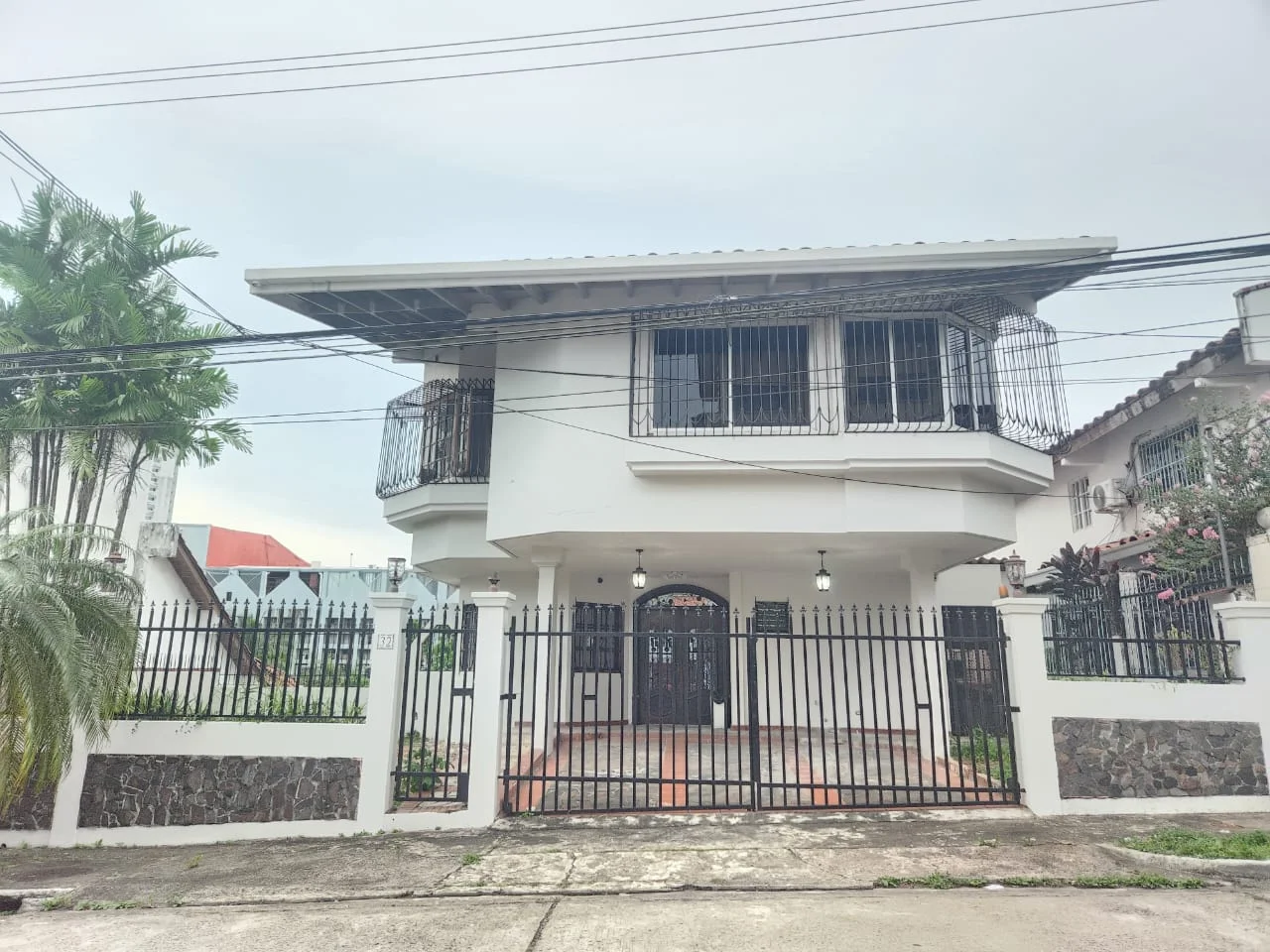 Casa de 4 Habitaciones y 435 m² en Hato Pintado en Ciudad de Panamá, Panamá