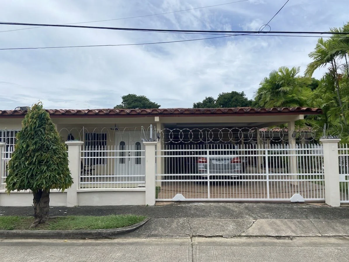 Moderna Casa en Chanis en Panamá, Panamá