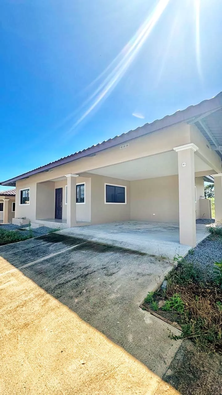Casas en Los Algarrobos, a minutos de David en Dolega, Panamá