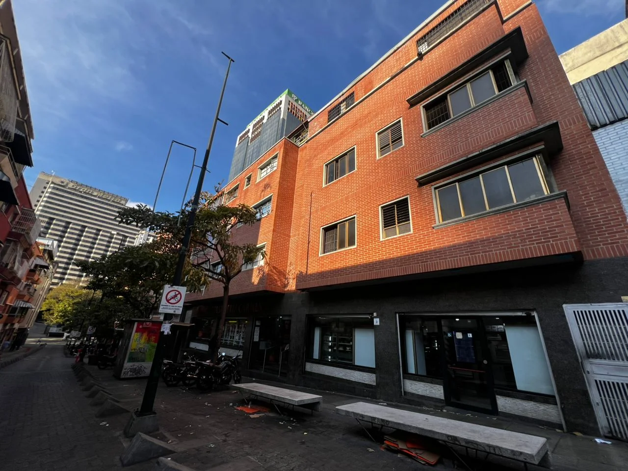 Edificio comercial de 762 m² en Sabana Grande — 6 locales en Sabana Grande, Venezuela