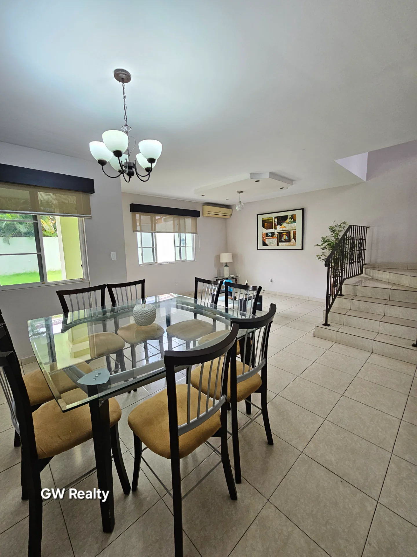 Villa de Las Azores: Dúplex de 3 Habitaciones en Villa Lucre en San Miguelito, Panamá