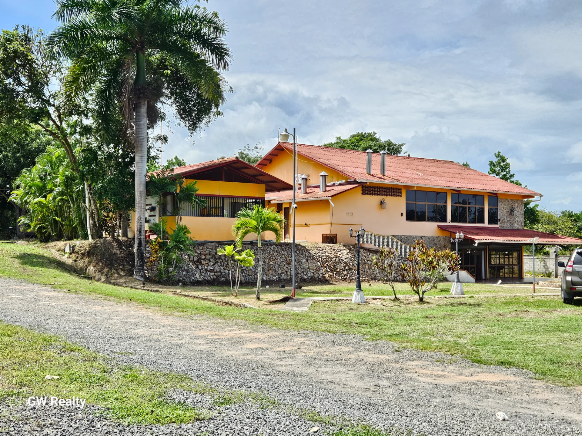 Terreno en Venta con Local Comercial de 2645 m² en Interamericana Santa Clara en Río Hato, Panamá