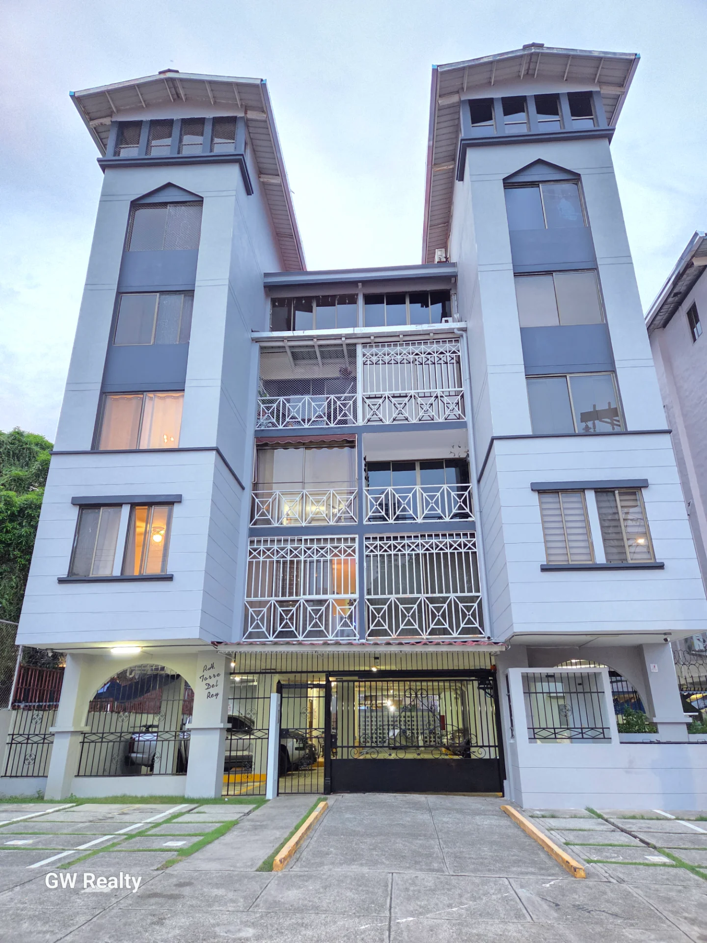 Venta de apartamento PH Torres del Rey en Ciudad de Panamá, Panamá
