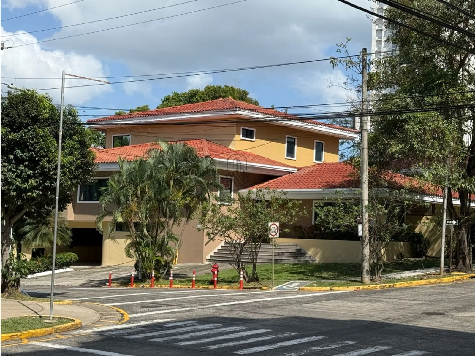 VENTA – Casa Comercial | Nuevo Reparto El Carmen | RE en Bella Vista, Panamá