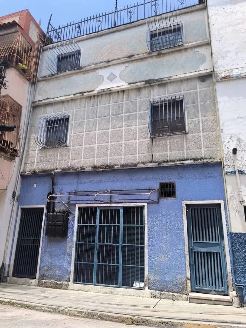 Casa Comercial con Terreno en Venta y Fondo de Comercio en Caracas, Venezuela