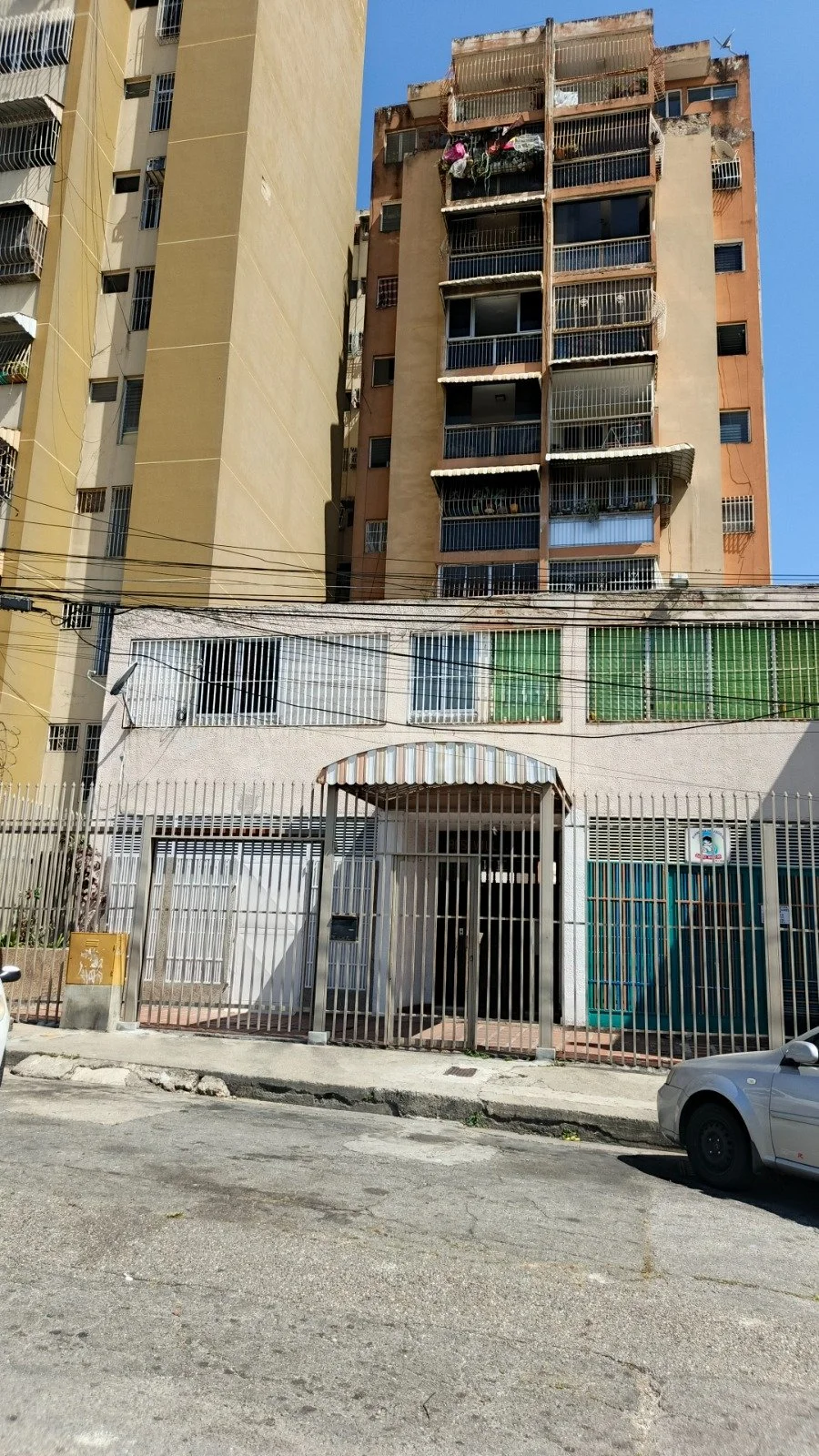 Local Comercial Residencias Villaflores Parroquia Altagracia en Caracas, Venezuela