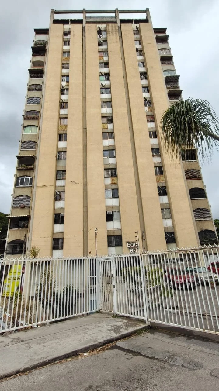 Apartamento en Venta en Valle Abajo Parroquia Santa Rosalía en Caracas, Venezuela
