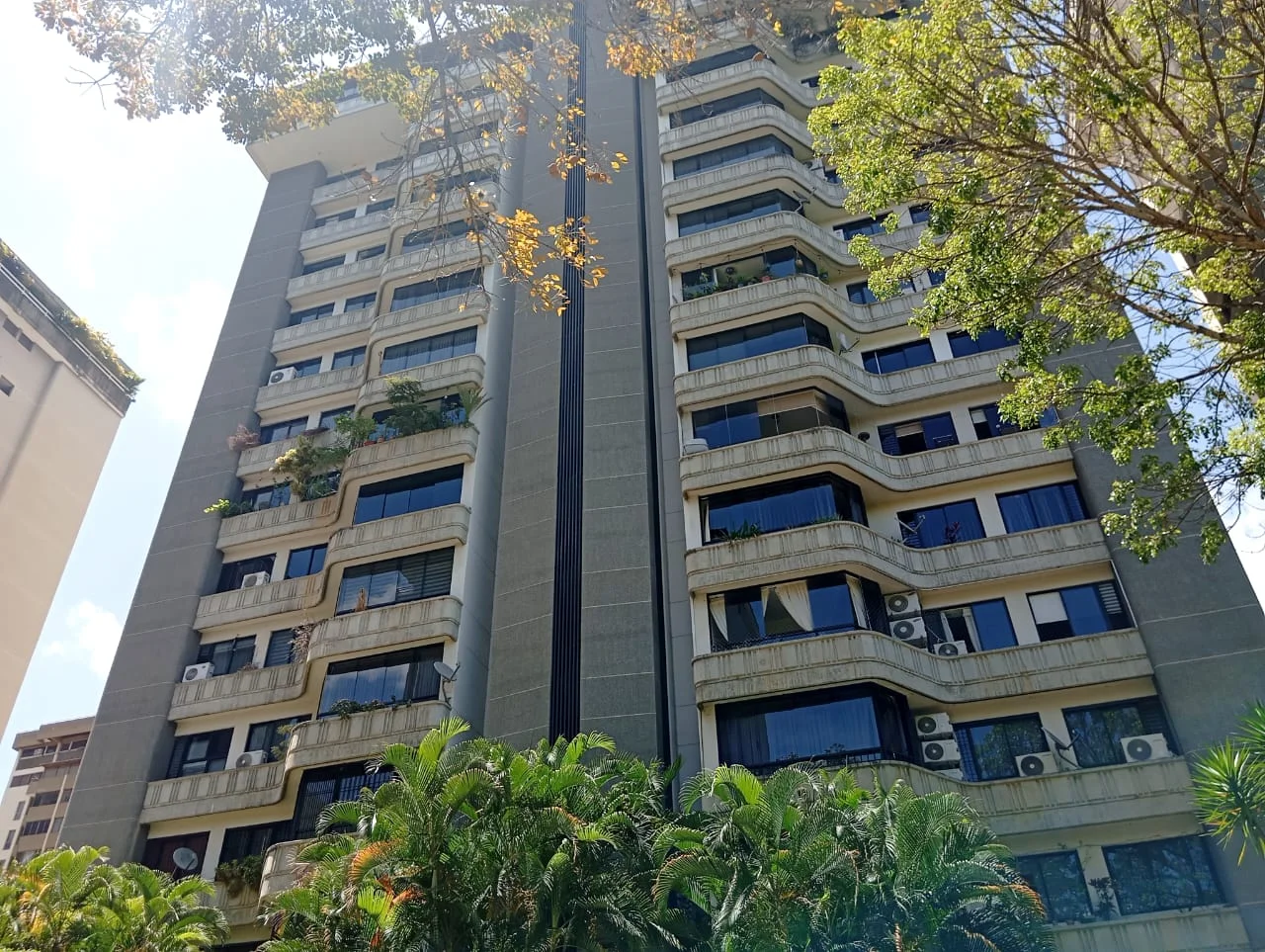 Espacioso Apartamento en Venta en Terrazas del Avila en Caracas, Venezuela